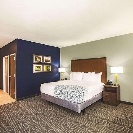 Hotel La Quinta By Wyndham Wichita Northeast Exterior foto
