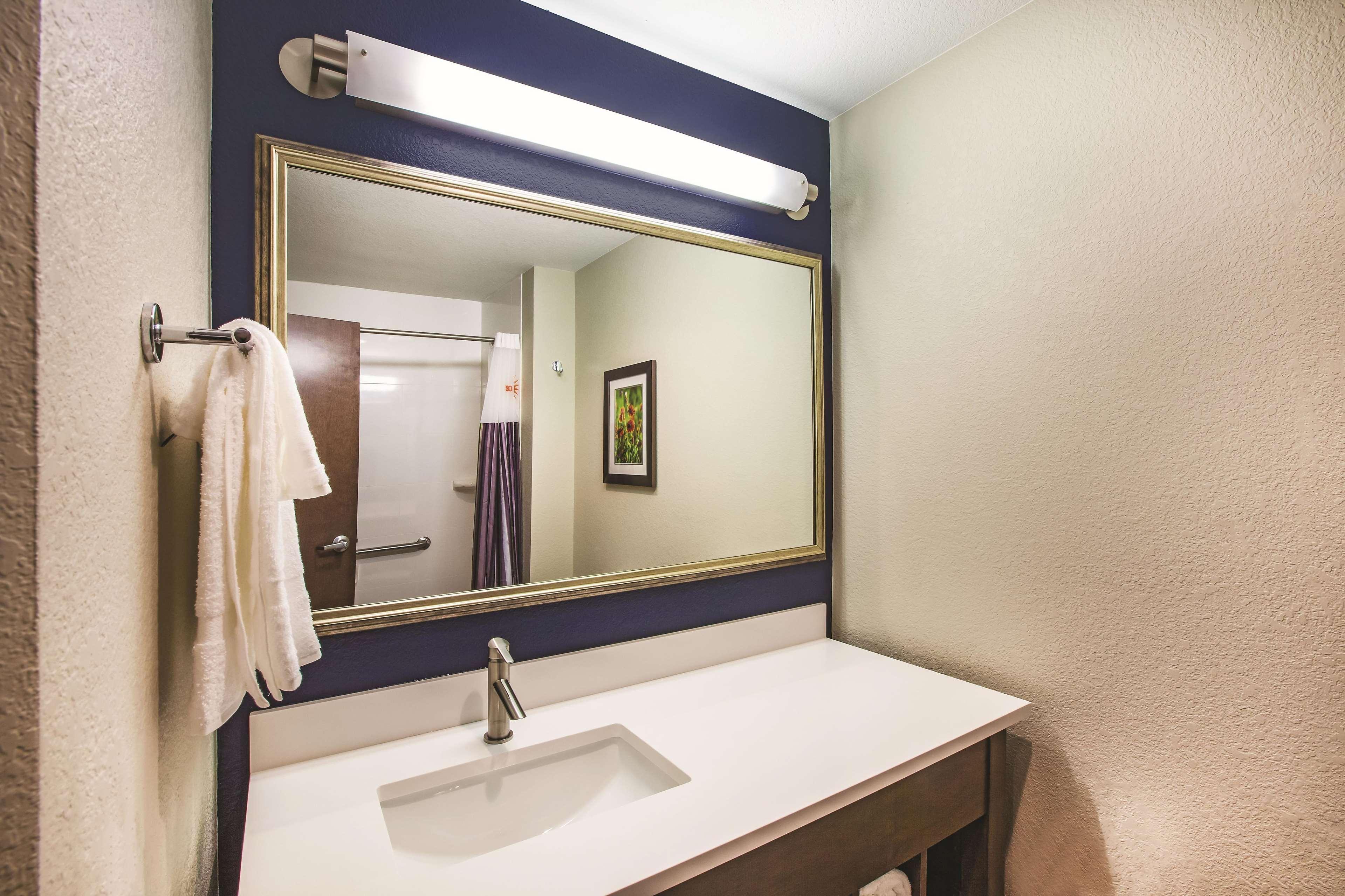 Hotel La Quinta By Wyndham Wichita Northeast Exterior foto