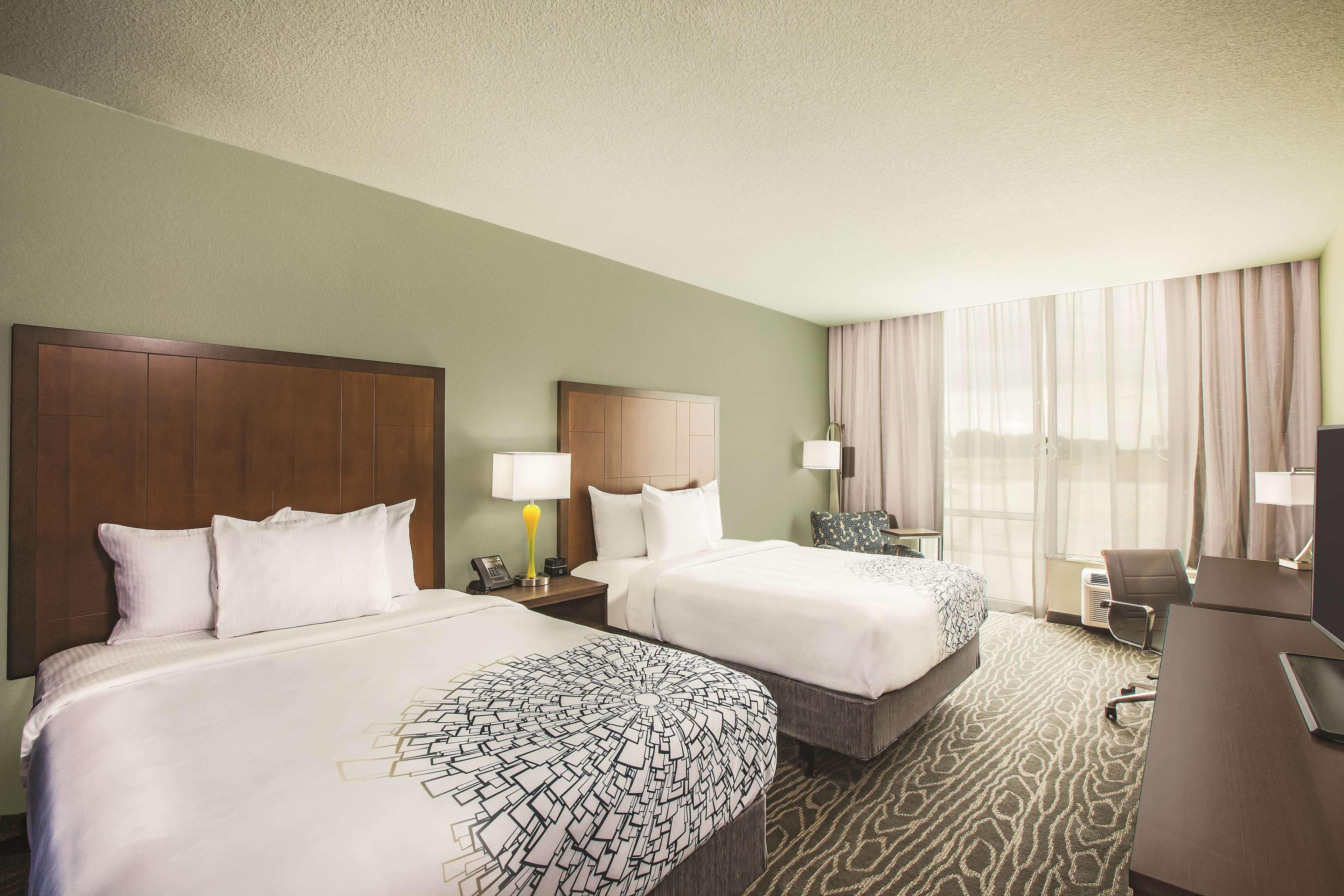 Hotel La Quinta By Wyndham Wichita Northeast Exterior foto